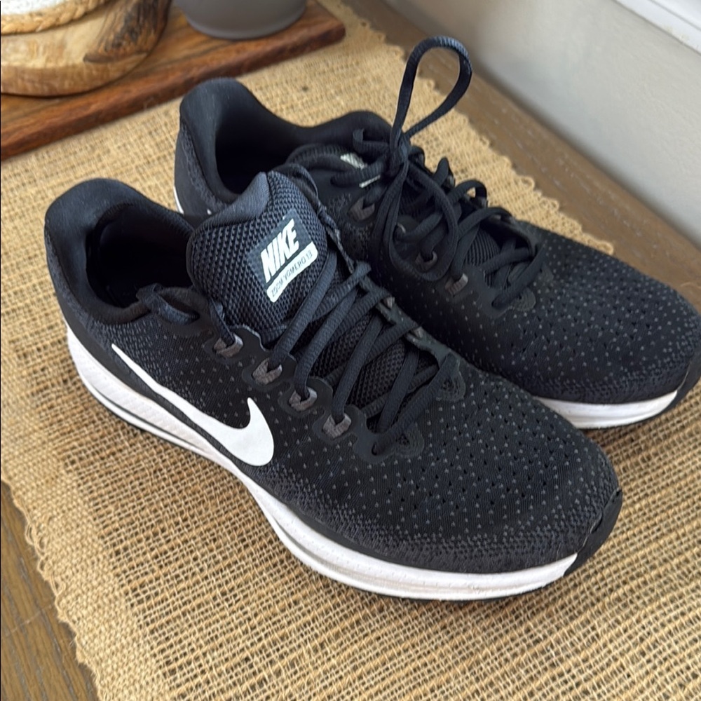 Nike Black and White Athletic Running Shoes